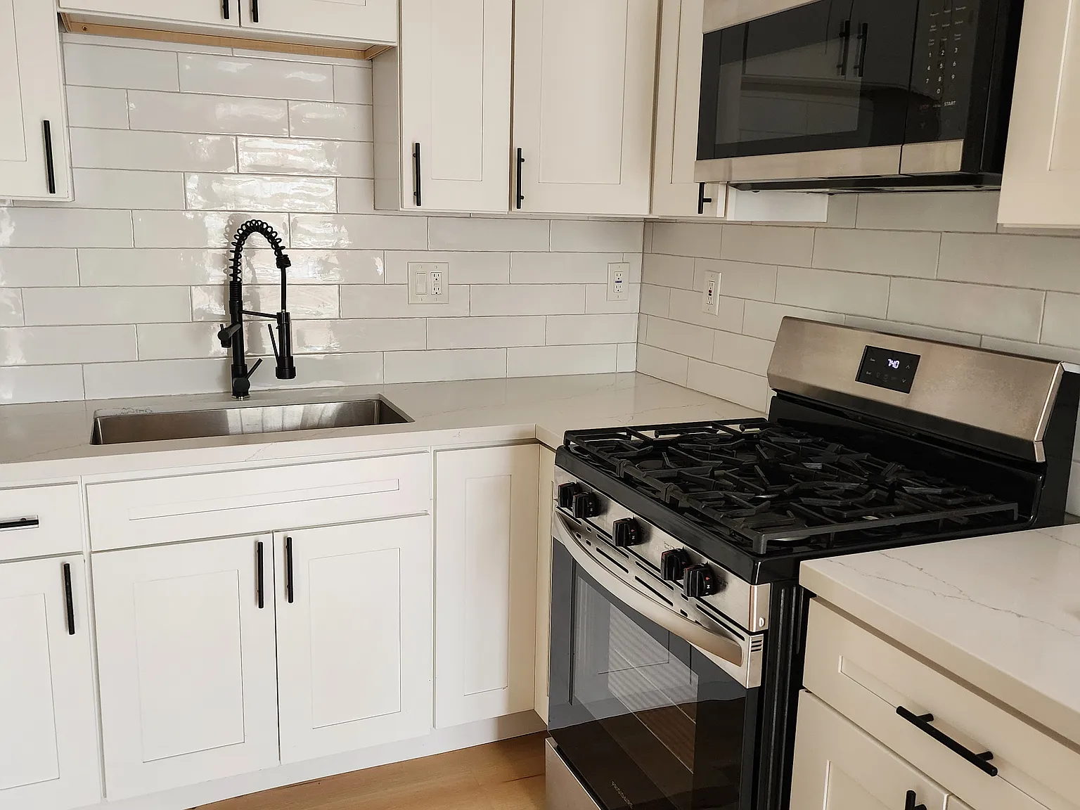 2 bed, 800 sqft, $2,195 — Photo 2