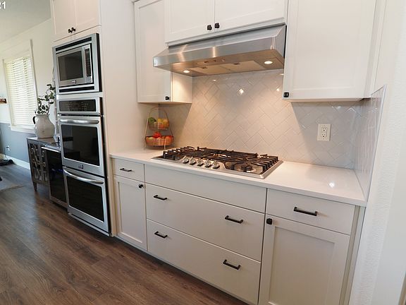 5th image of 5511 NE 131st St