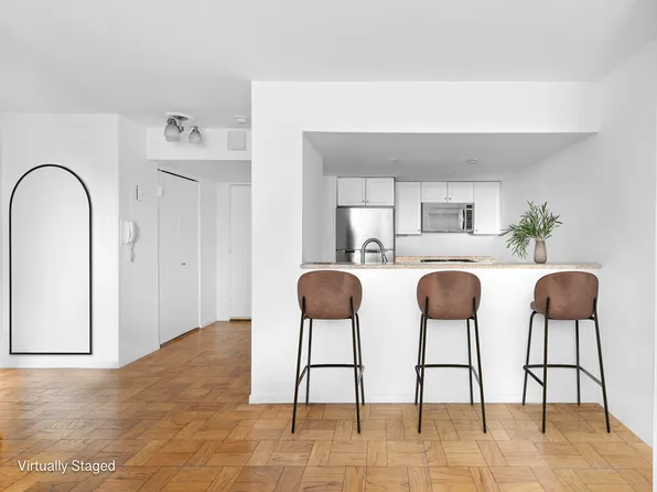 311 East 38th Street image 2 of 6