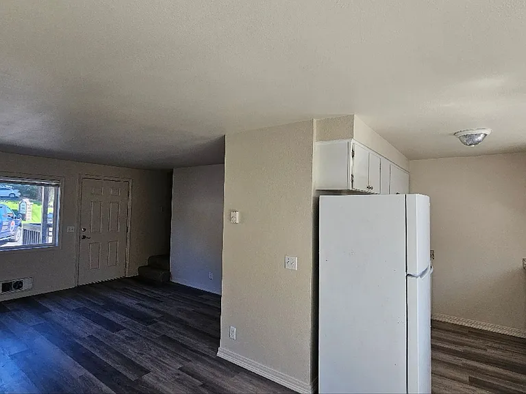 955 NE Elm St #3 — Photo 4