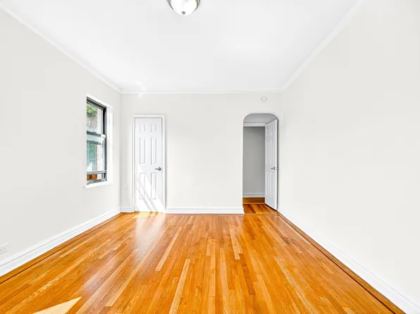 190 East Mosholu Parkway South image 31 of 36