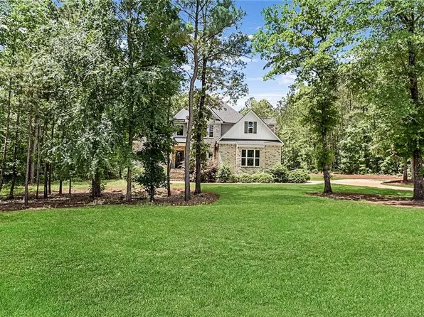 305 Old Oak Dr, Forsyth, GA 31029
