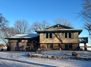 2930 Lindgren Ln, Maple Plain, MN 55359