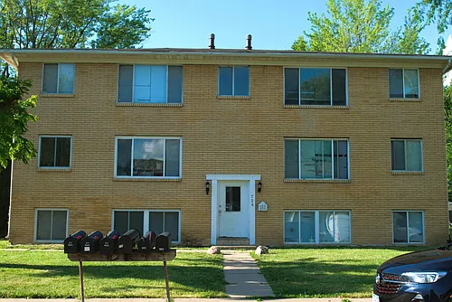 728 W Donahue St Photo 1