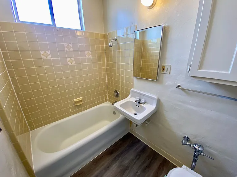 1273 S Woods Ave — Photo 11