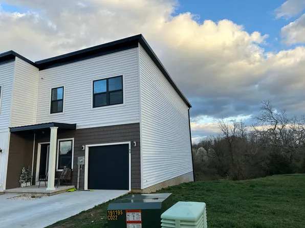 83 Dow St, Bunker Hill, WV 25413