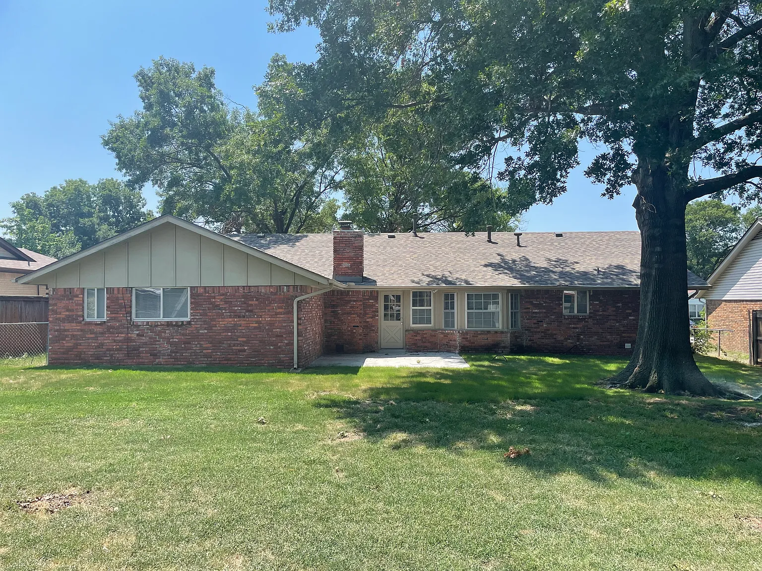 3 bed, 1827 sqft, $1,875 — Photo 2