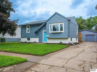 914 O Ave, Carter Lake, IA 51510