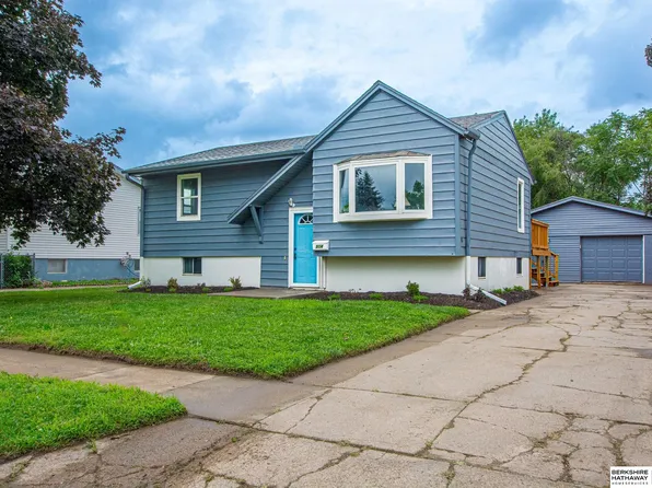 914 O Ave, Carter Lake, IA 51510