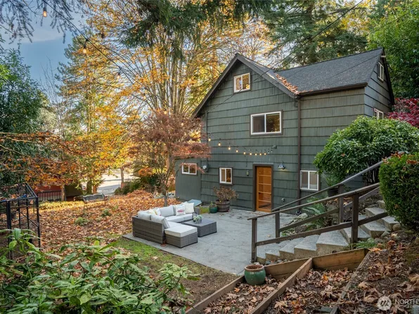 10746 Densmore Avenue N, Seattle, WA 98133