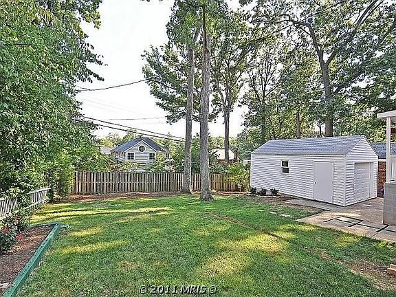 4th image of 4840 Arlington Blvd