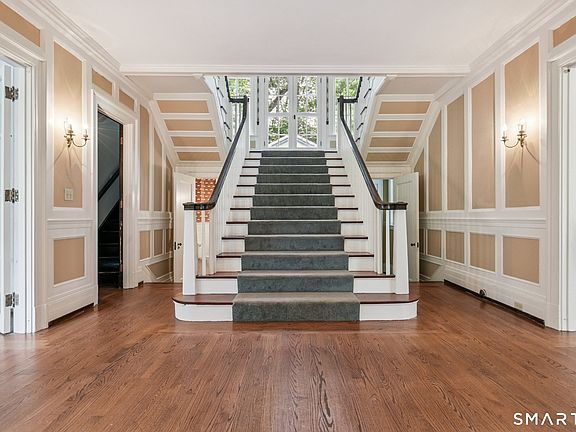 4th image of 1056 Whitney Avenue