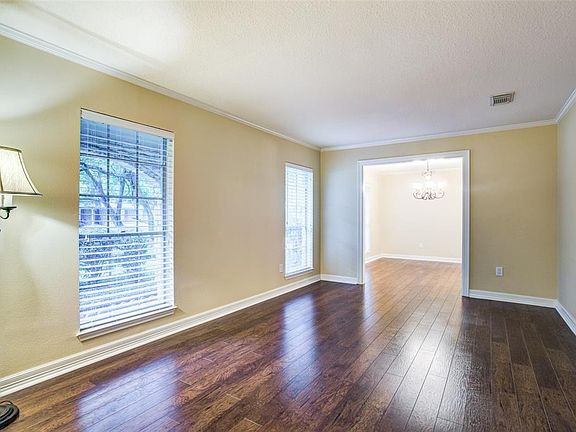 5th image of 308 Narcissus St
