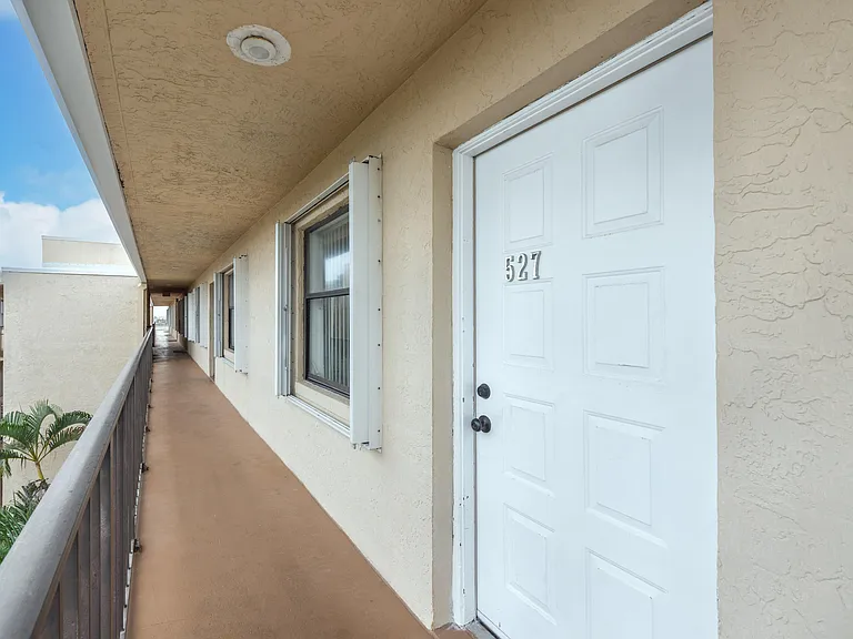 896 N Federal Hwy #527 — Photo 14