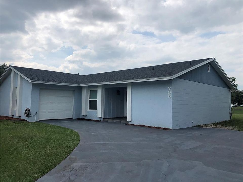 1st image of 703 Bunker Ln