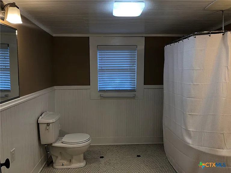 414 W San Antonio St — Photo 23