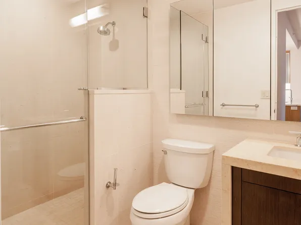 300 North End Avenue image 1 of 13