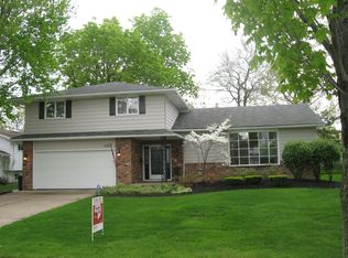 5562 Harleston Dr, Lyndhurst, OH