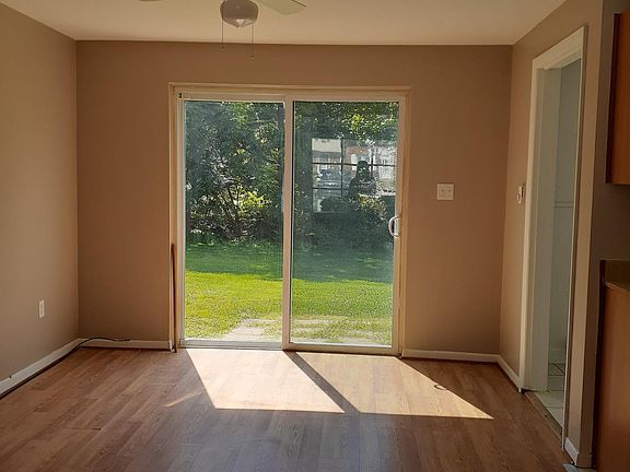 4th image of 386 Stark Ave