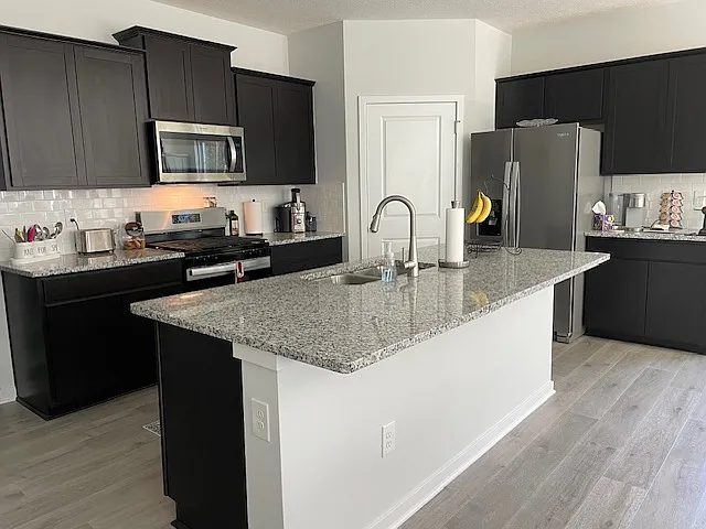 140 Valley Dr NE — Photo 3