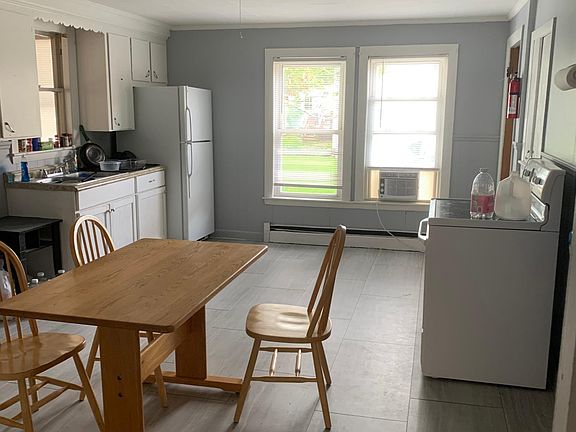 4th image of 19 Thompson St #B