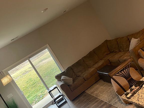 5th image of 1044 Woodbridge Blvd