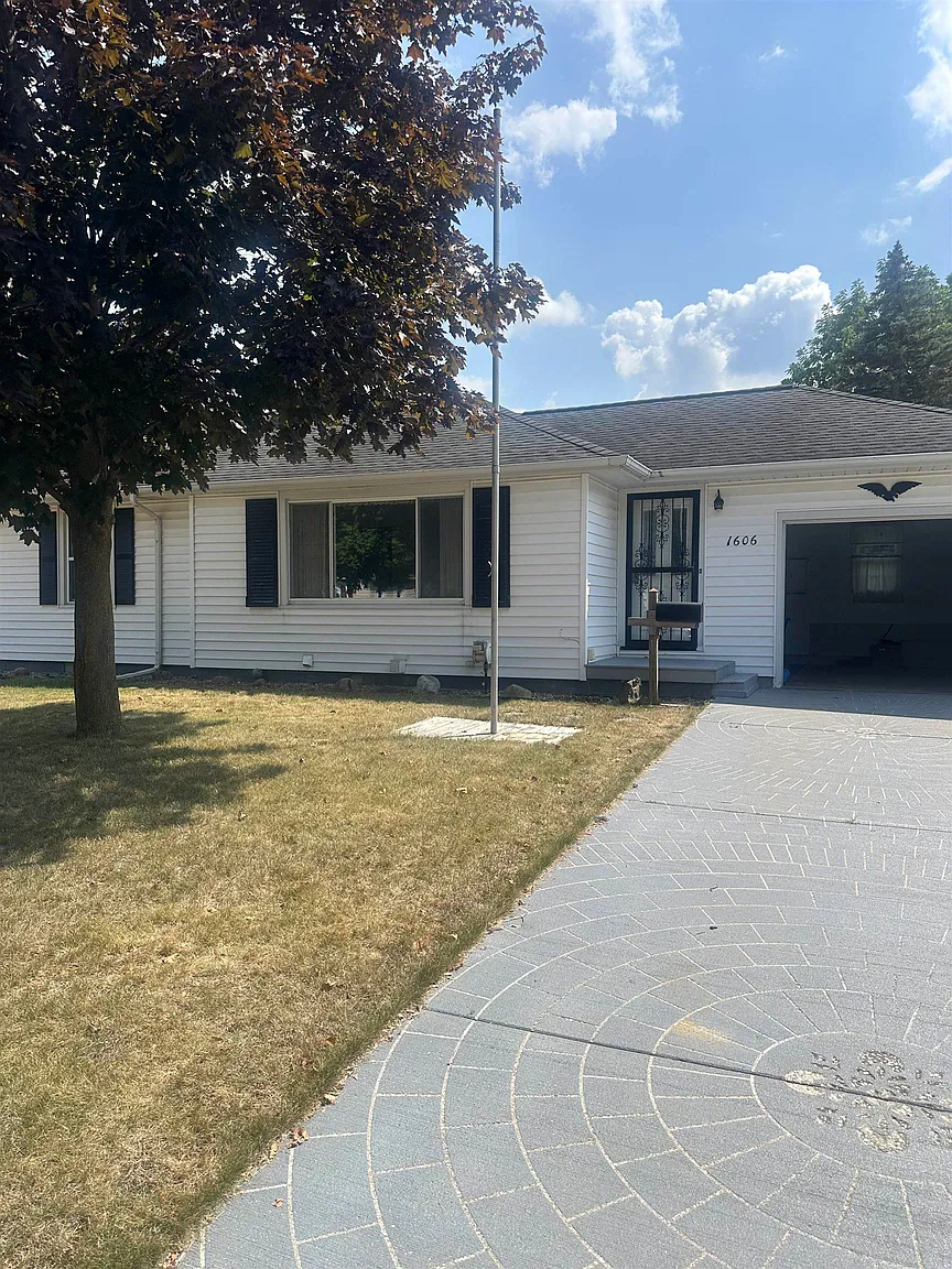 1606 Borton Ave photo 1