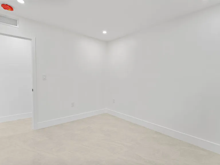 15920 NW 17th Ct — Photo 25