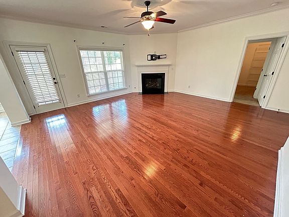 4th image of 519 House Wren Ln