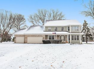 729 Old Westbury Rd, Crystal Lake, IL 60012