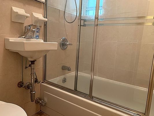 5th image of 410 W 44th St APT 5
