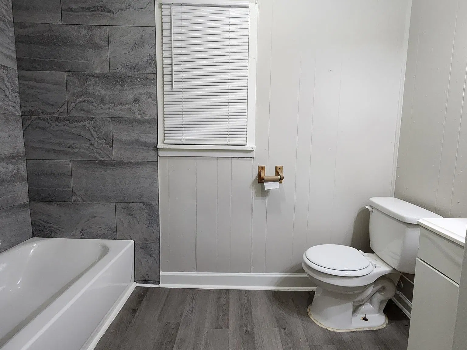 2 bed, 1.0 bath, 1160 sqft, $1,050 — Photo 3