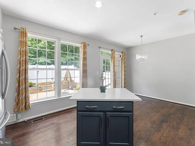 4004 Meadow Trail Ln — Photo 6