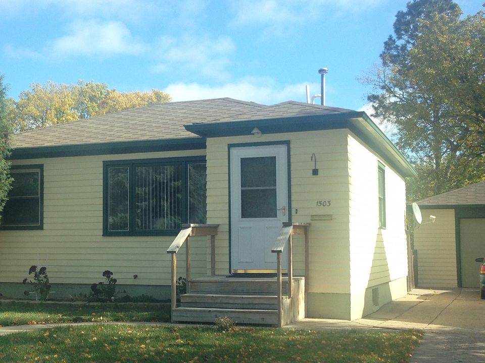 Front view/detached garage