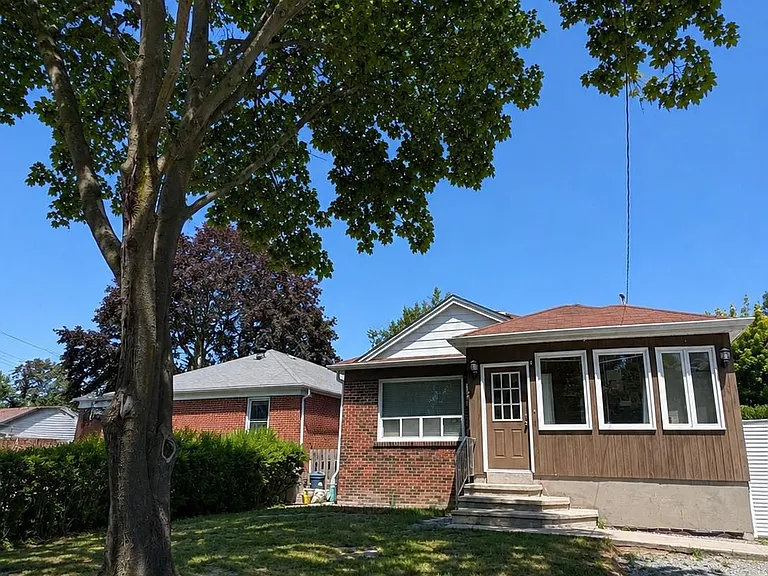 7 Ilfracombe Cres #BASEMENT — Photo 2