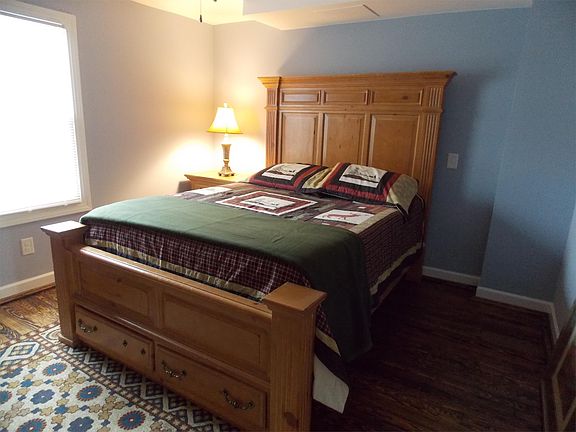 3rd image of 209 Clark St Room 3