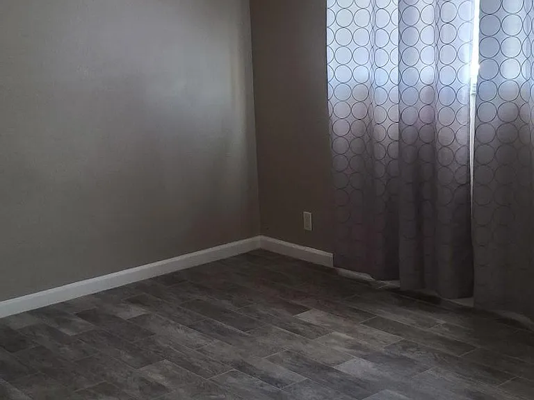 449 E Pierce St — Photo 25