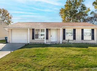 12050 Charleston Dr, Maryland Heights, MO 63043