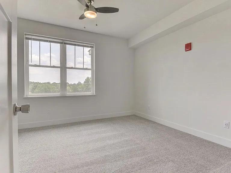 Chase Creek Apartment Homes — Photo 18