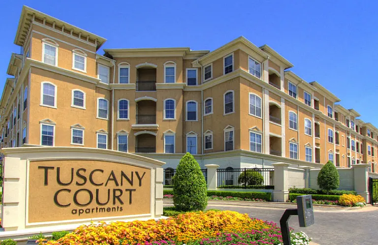 Tuscany Court Apartments — Photo 3