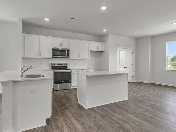 3rd image of 808 Washington St