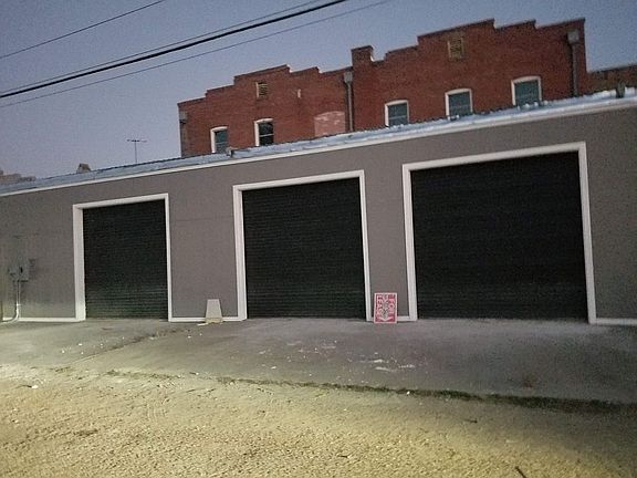 4th image of 209 Main St