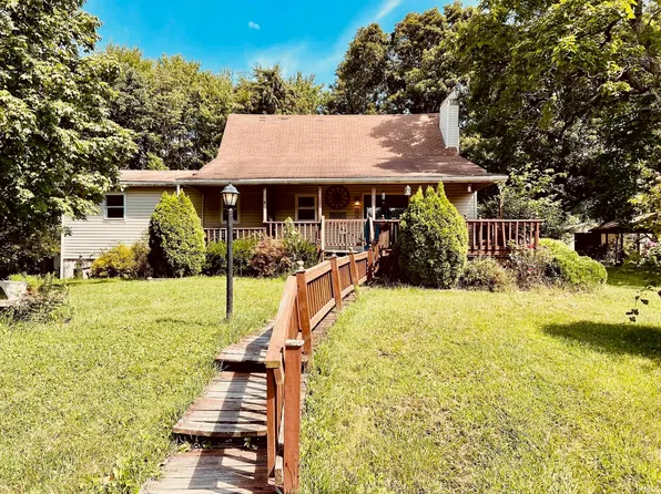 558 Pinewood Dr, Bedford, IN 47421