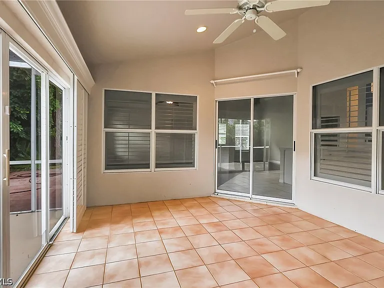 22203 Seashore Cir — Photo 39