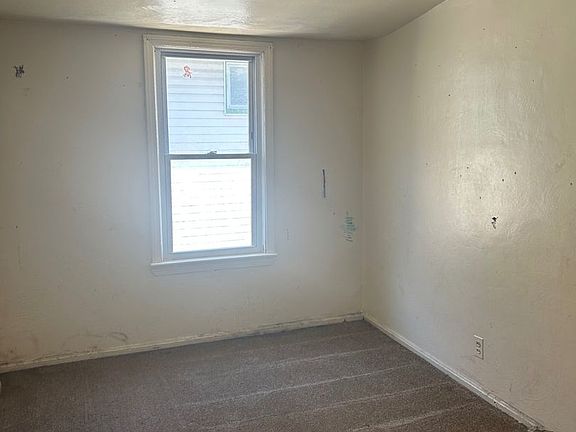 4th image of 3320 E 135th St
