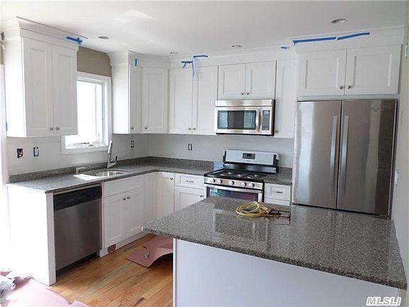 3rd image of 3868 Marilyn Dr