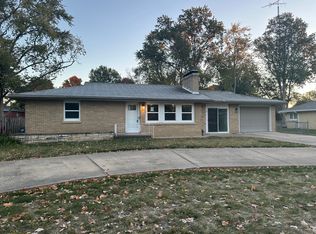 9 Lawrence Dr, Kankakee, IL 60901