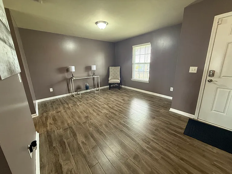 1124 Harmony Ln — Photo 2