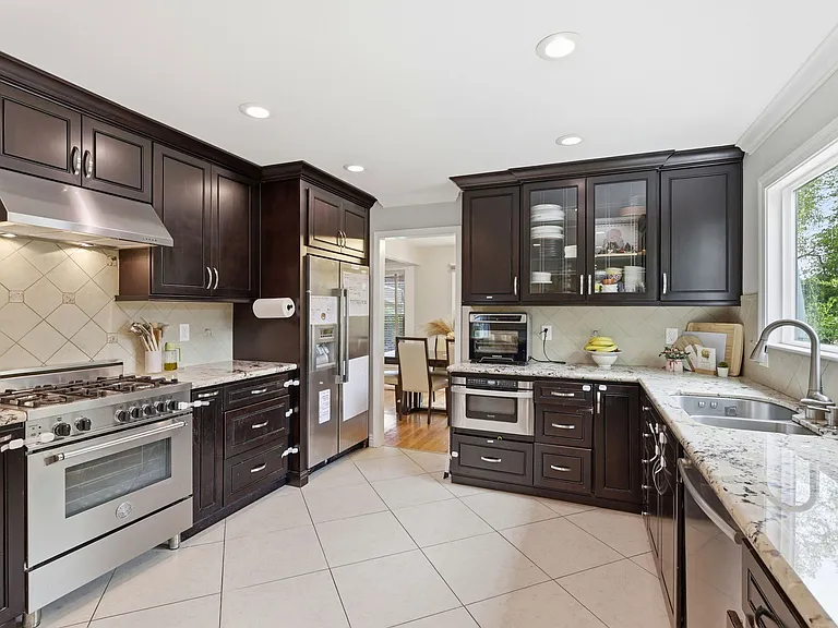 9425 Alcosta Blvd — Photo 4
