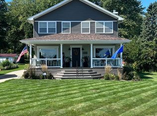 1018 River Rd, Marysville, MI 48040
